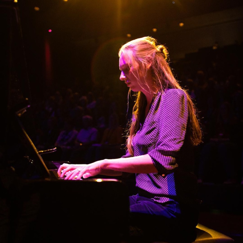 Pianoles intuïtief pianospelen van Sabine